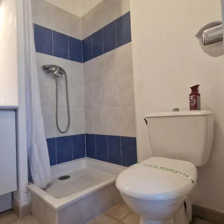 Ferienhaus Cocon Au Mas Des Vignes Pour 4p Terrasse Dans De Privee Avec Grande Piscine D'ete Et Piscine Chauffee L'hiver Et Parking Privatif Gratuit Calvisson