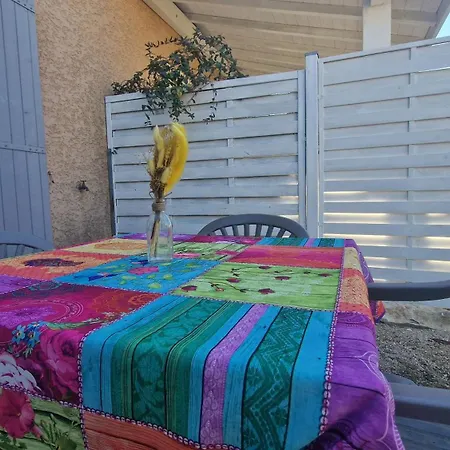 Ferienhaus Cocon Au Mas Des Vignes Pour 4p Terrasse Dans De Privee Avec Grande Piscine D'ete Et Piscine Chauffee L'hiver Et Parking Privatif Gratuit